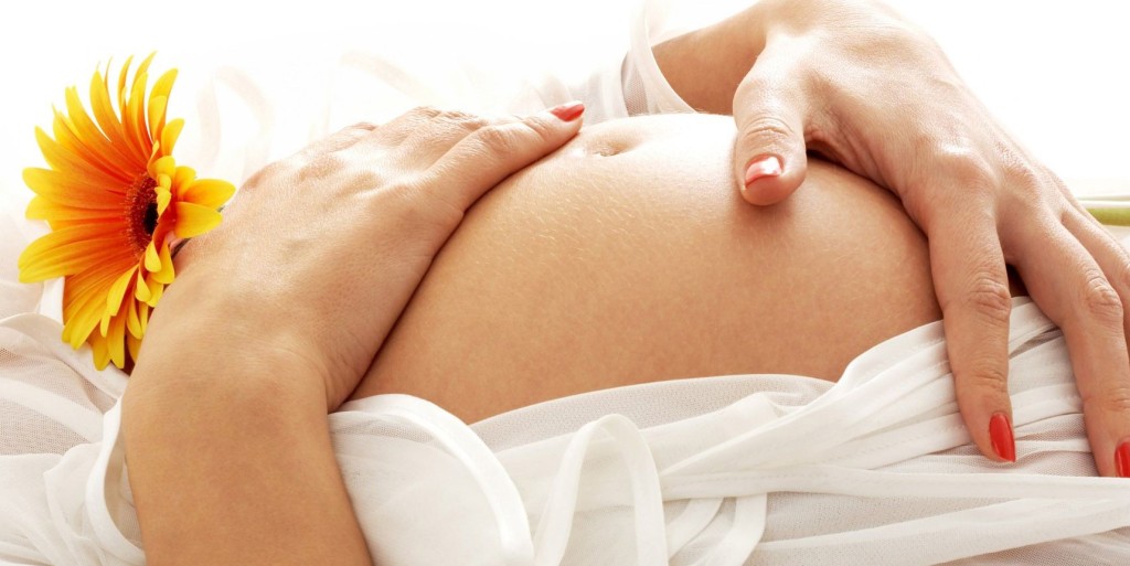 фото - Можно ли наносить гель-лак во время беременности